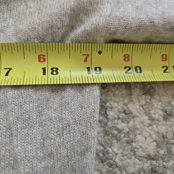 Cashmere Club Monaco Light Grey V Neck Sweater - Picture 4 of 6